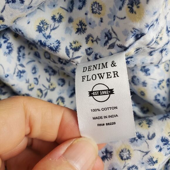 Denim and Flower Floral Button Down Shirt White Blue Size Small - Picture 6 of 6